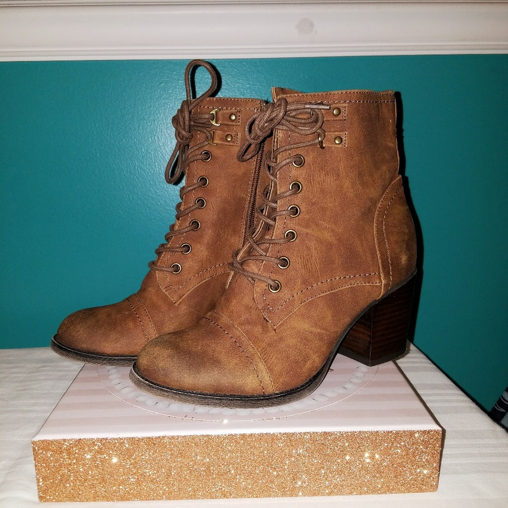 ❌SOLD❌🍁🍃Madden Girl Women's Westmont Combat Boot - Picture 2 of 7
